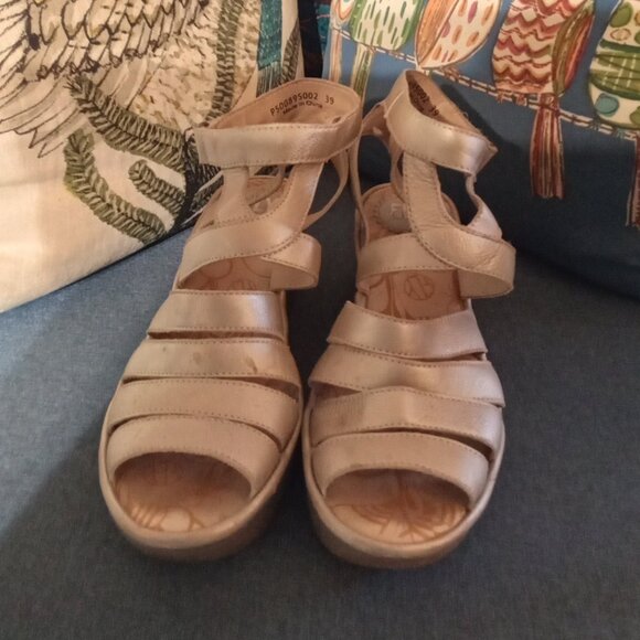 Fly London Sz 39 Eur/US 8 light gray slightly metallic strappy wedge sandals - Picture 1 of 5